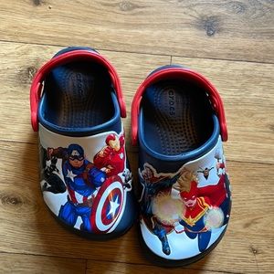 Avenger croc toddler boy, size 9